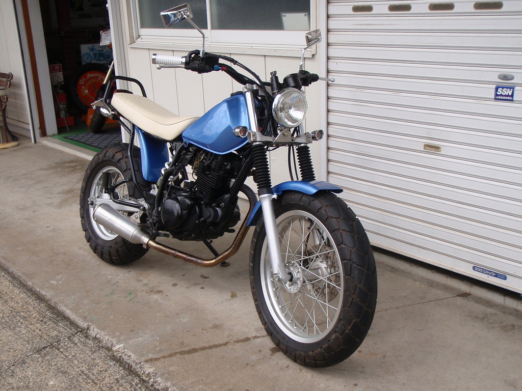 YAMAHA TW200Ｅ 外装、タンク セット 黒 GOODS グッズ FTフューエルタンクキット TW200 TW225 YAMAHA